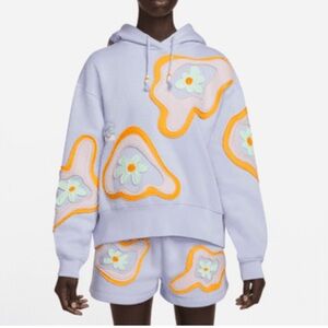 Woman’s Nike sportswear project uphoria